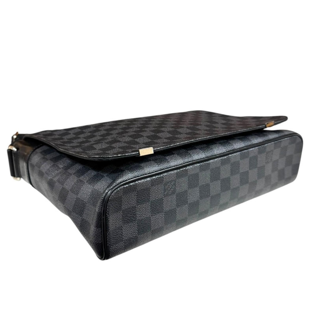 Louis Vuitton District MM NM Damier Graphite Shoulder Bag Canvas Black — view 6