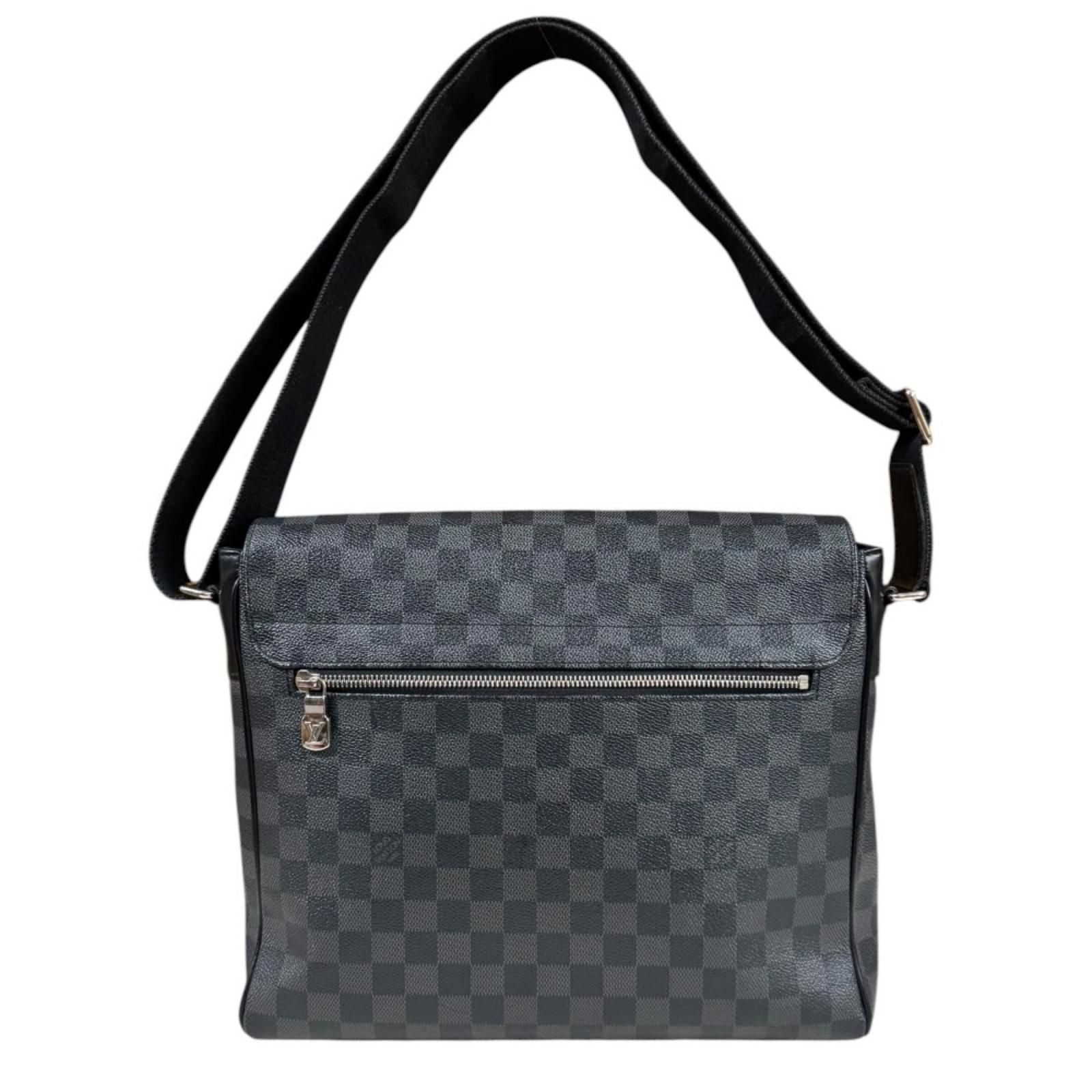 Louis Vuitton District MM NM Damier Graphite Shoulder Bag Canvas Black — view 3