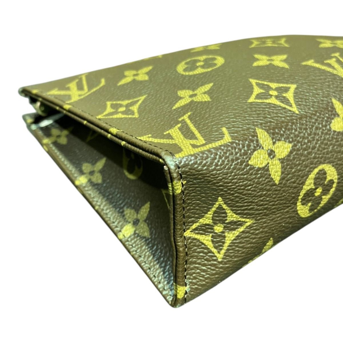 Louis Vuitton Poche Toilette 19 Monogram Clutch Canvas — view 6