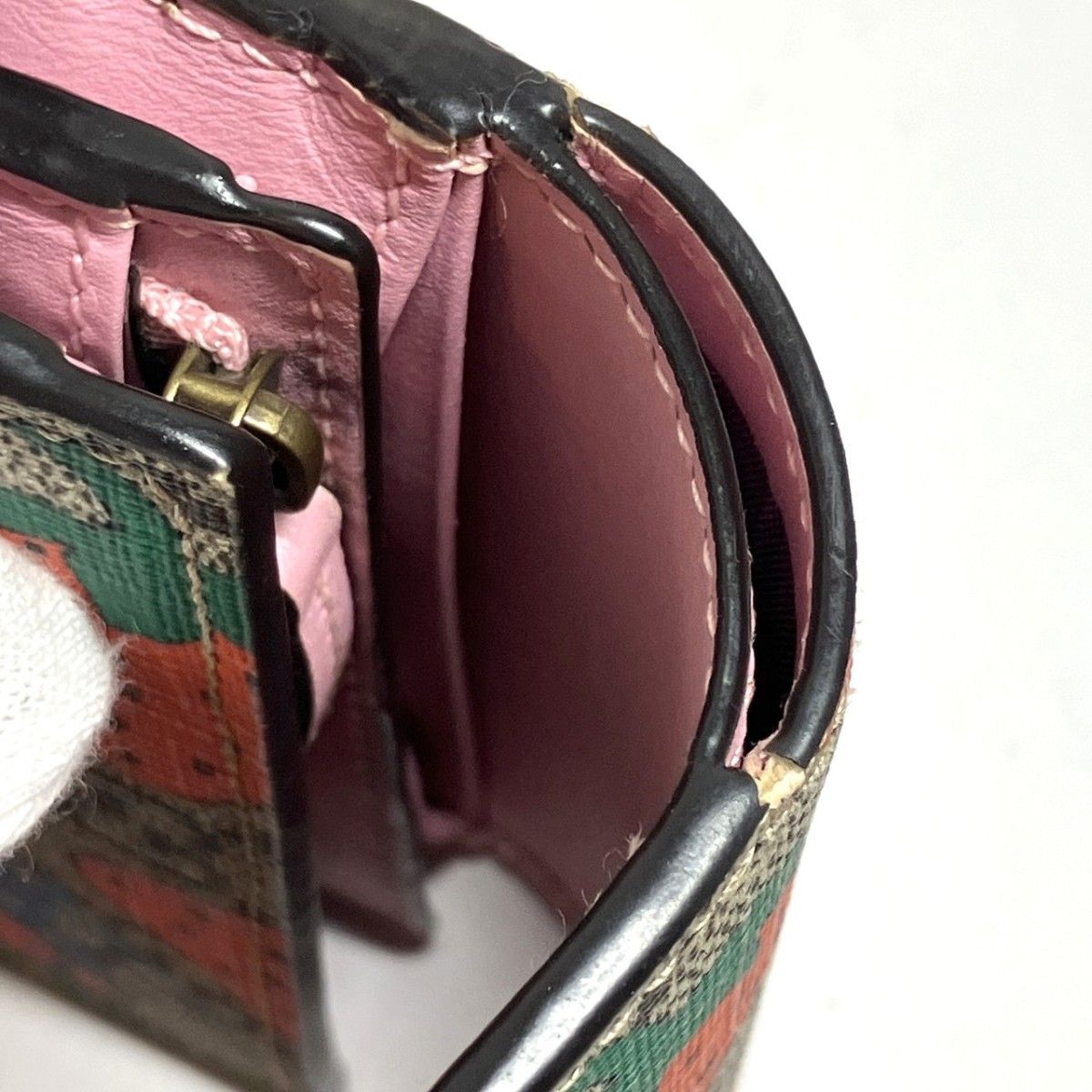Gucci Strawberry GG Supreme Bifold Wallet Leather