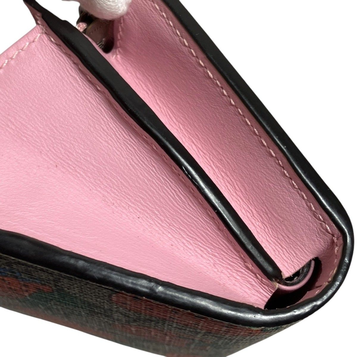 Gucci Strawberry GG Supreme Bifold Wallet Leather