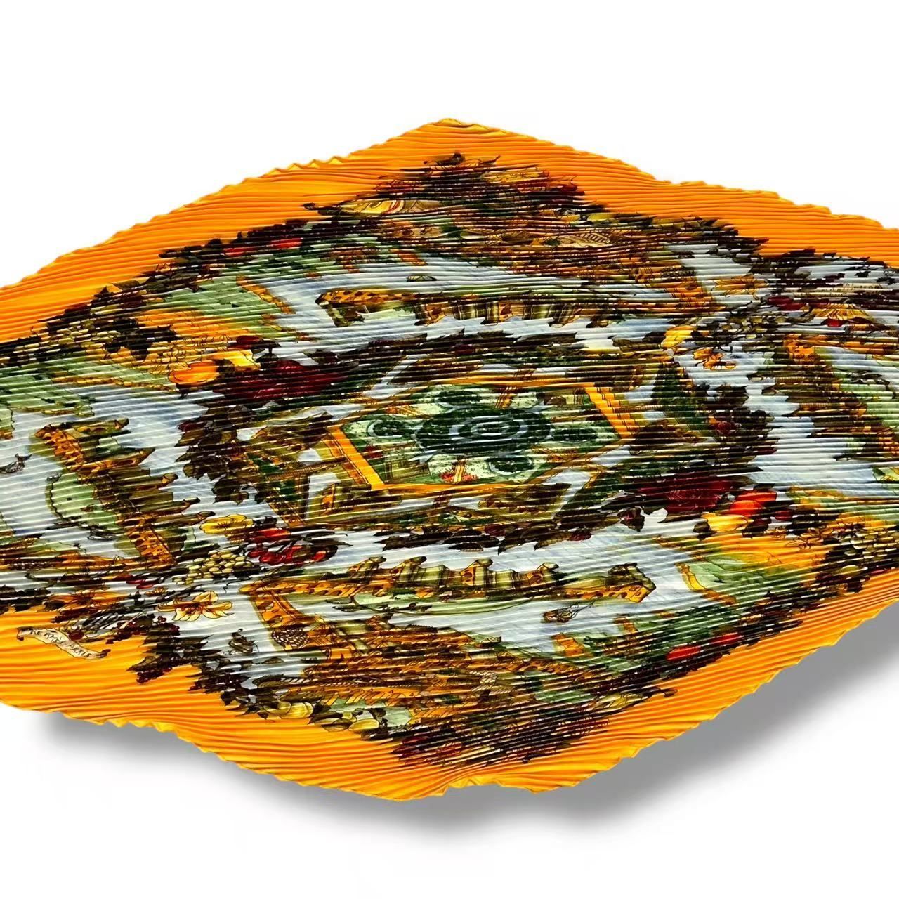 Hermes Pleats Scarf Silk Au Pays de Cocagne in Paradise Yellow — view 5