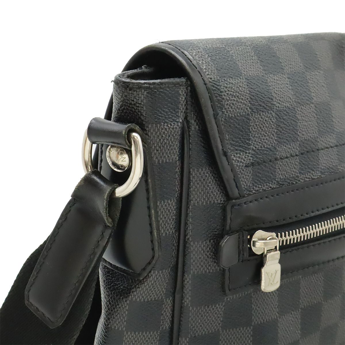 Louis Vuitton Damier Graphite Daniel MM Messenger Bag — view 4