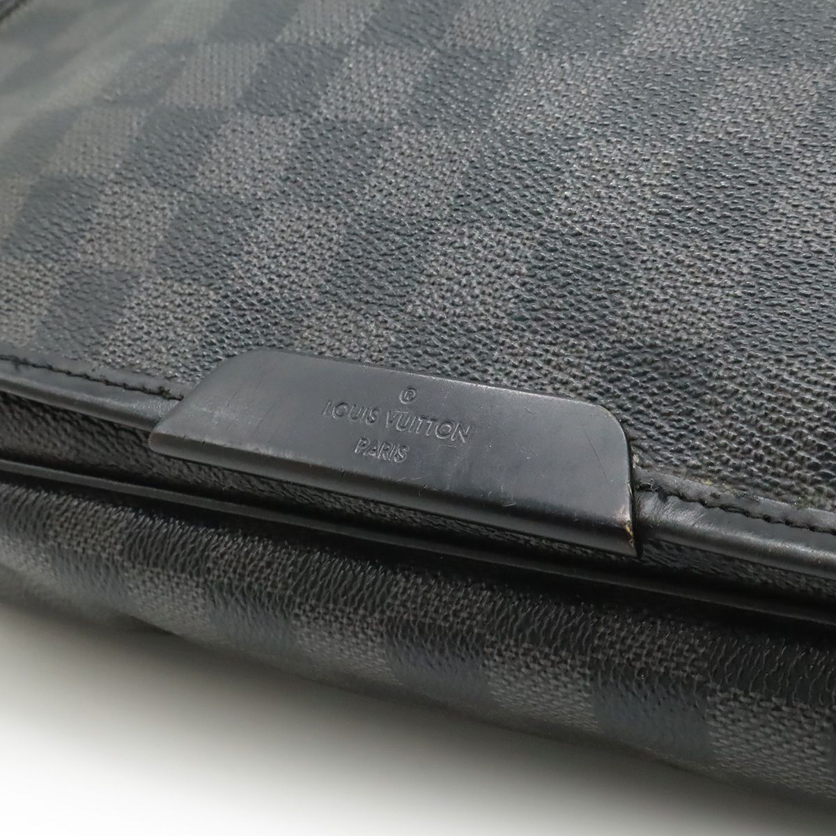 Louis Vuitton Damier Graphite Daniel MM Messenger Bag — view 8
