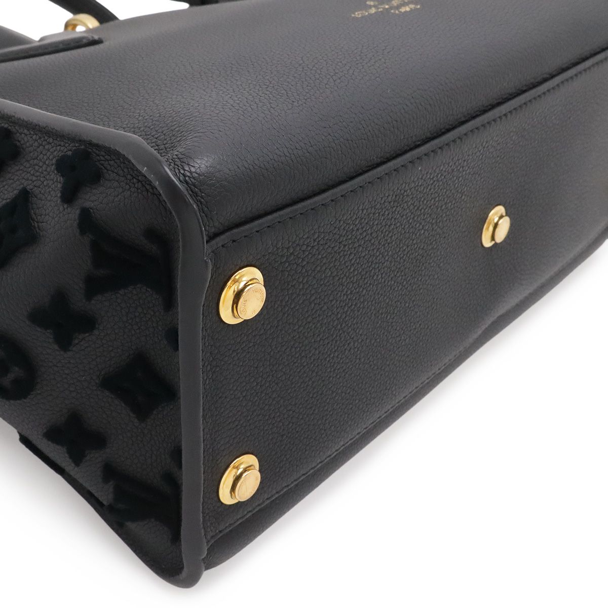 Louis Vuitton Monogram Tufting on My Side MM 2-Way Shoulder Bag Leather Noir — view 3