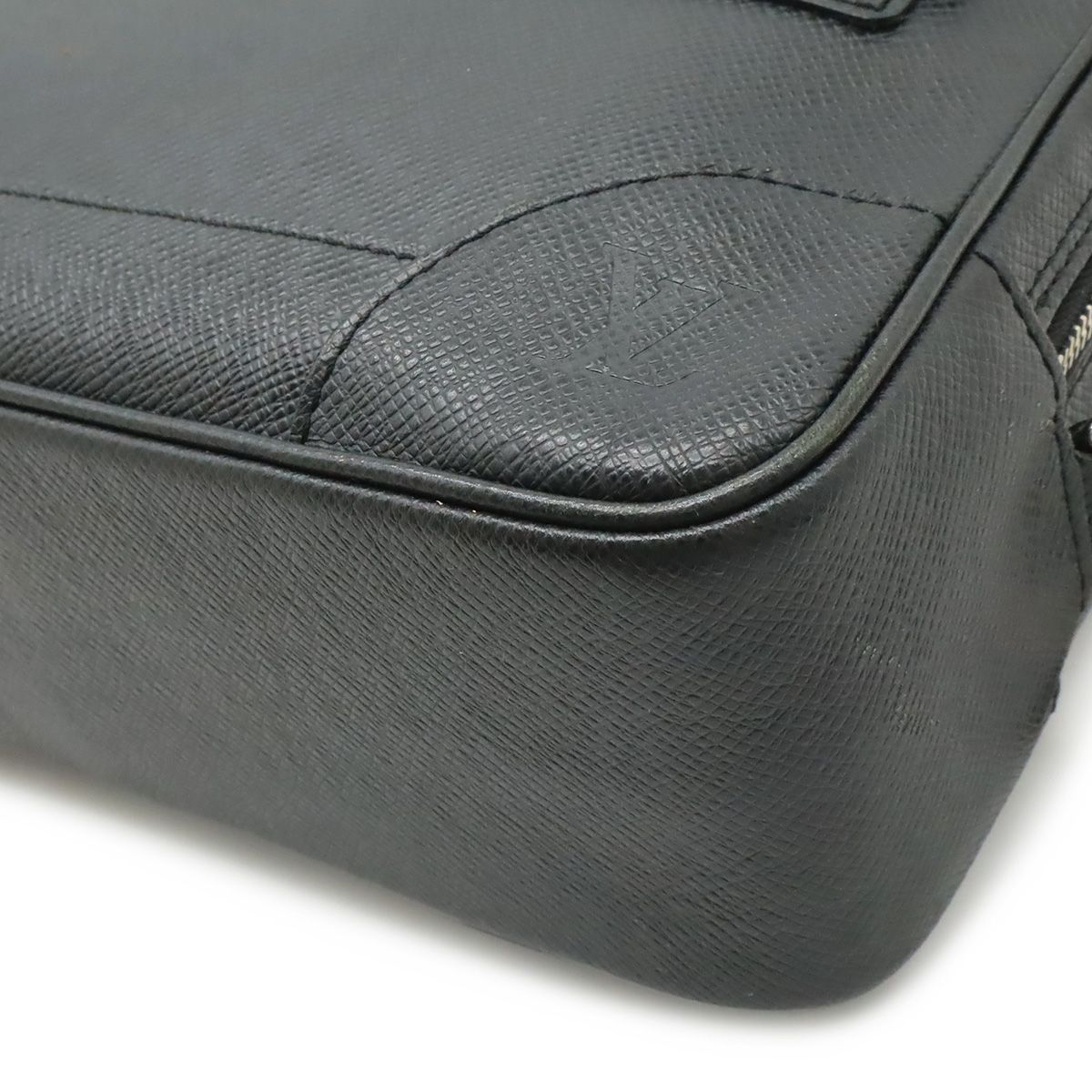 Louis Vuitton Taiga Pavel Clutch Leather Ardoise Black Silver — view 3