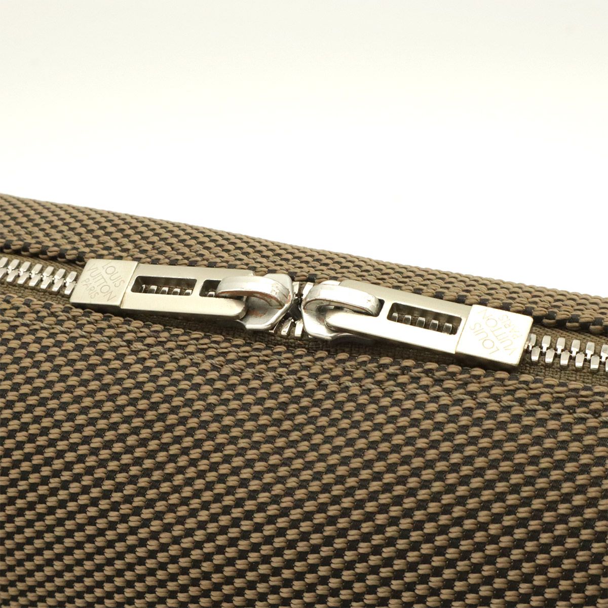 Louis Vuitton Damier Geant Shoulder Bag Crossbody Canvas Tail Khaki — view 4