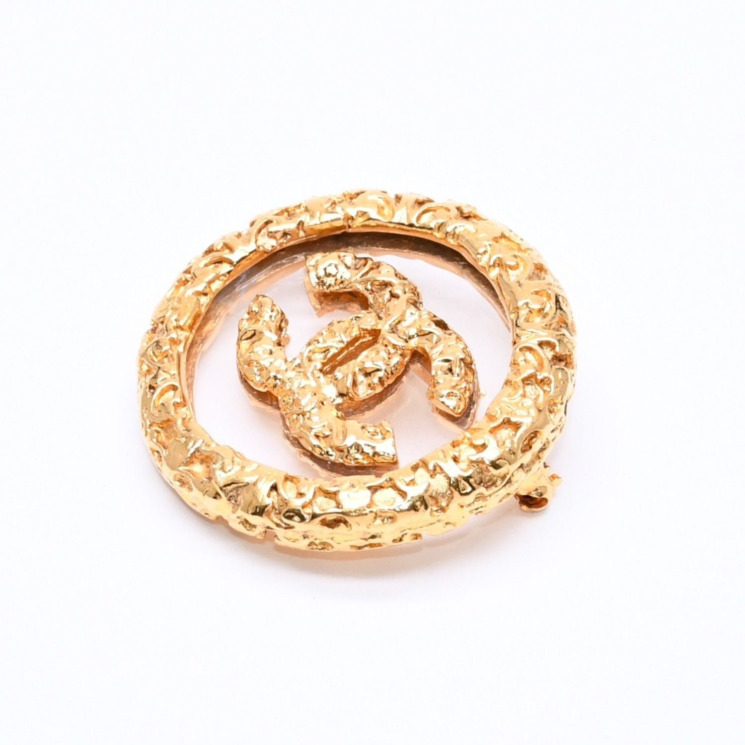 Chanel CC Logo Brooch 93 Metal Gold Vintage — view 2