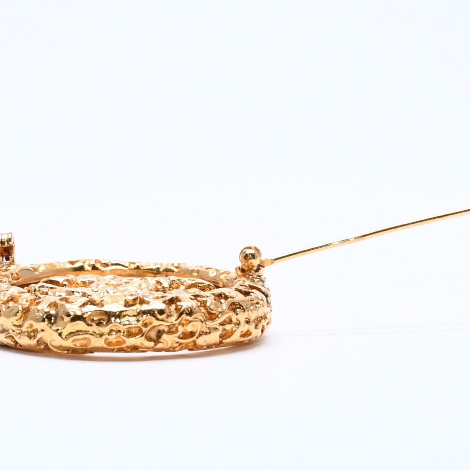Chanel CC Logo Brooch 93 Metal Gold Vintage — view 8