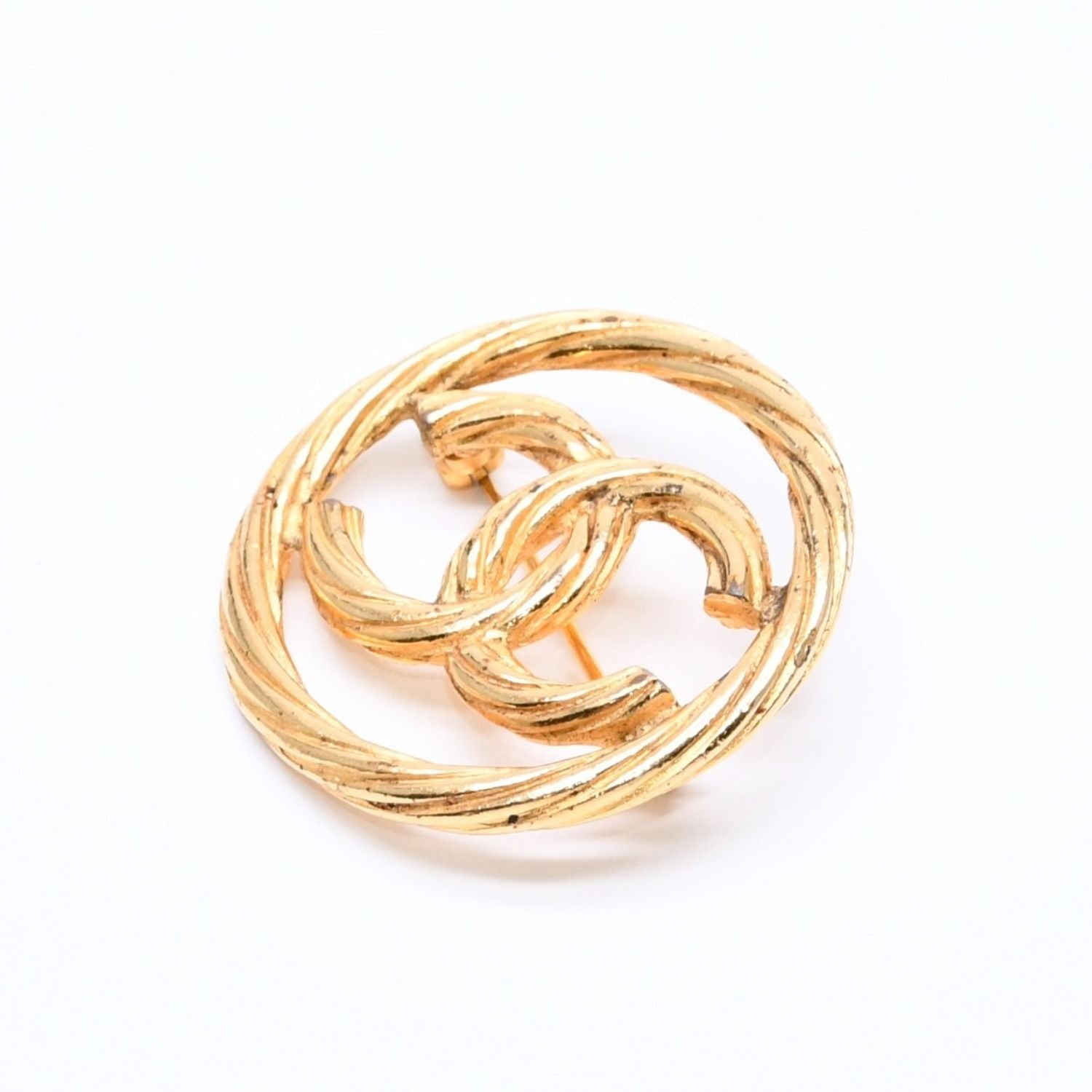Chanel CC Logo Brooch Metal Round Gold — view 2