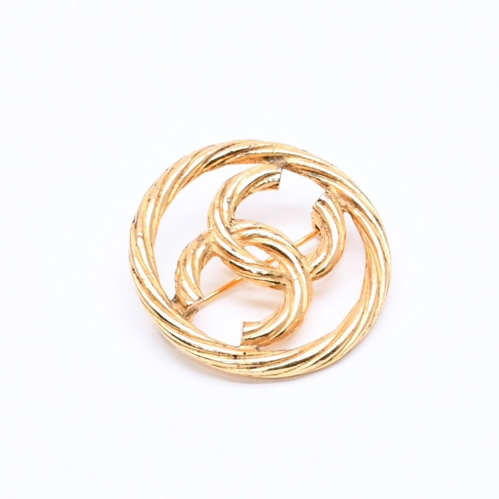 Chanel CC Logo Brooch Metal Round Gold — view 3