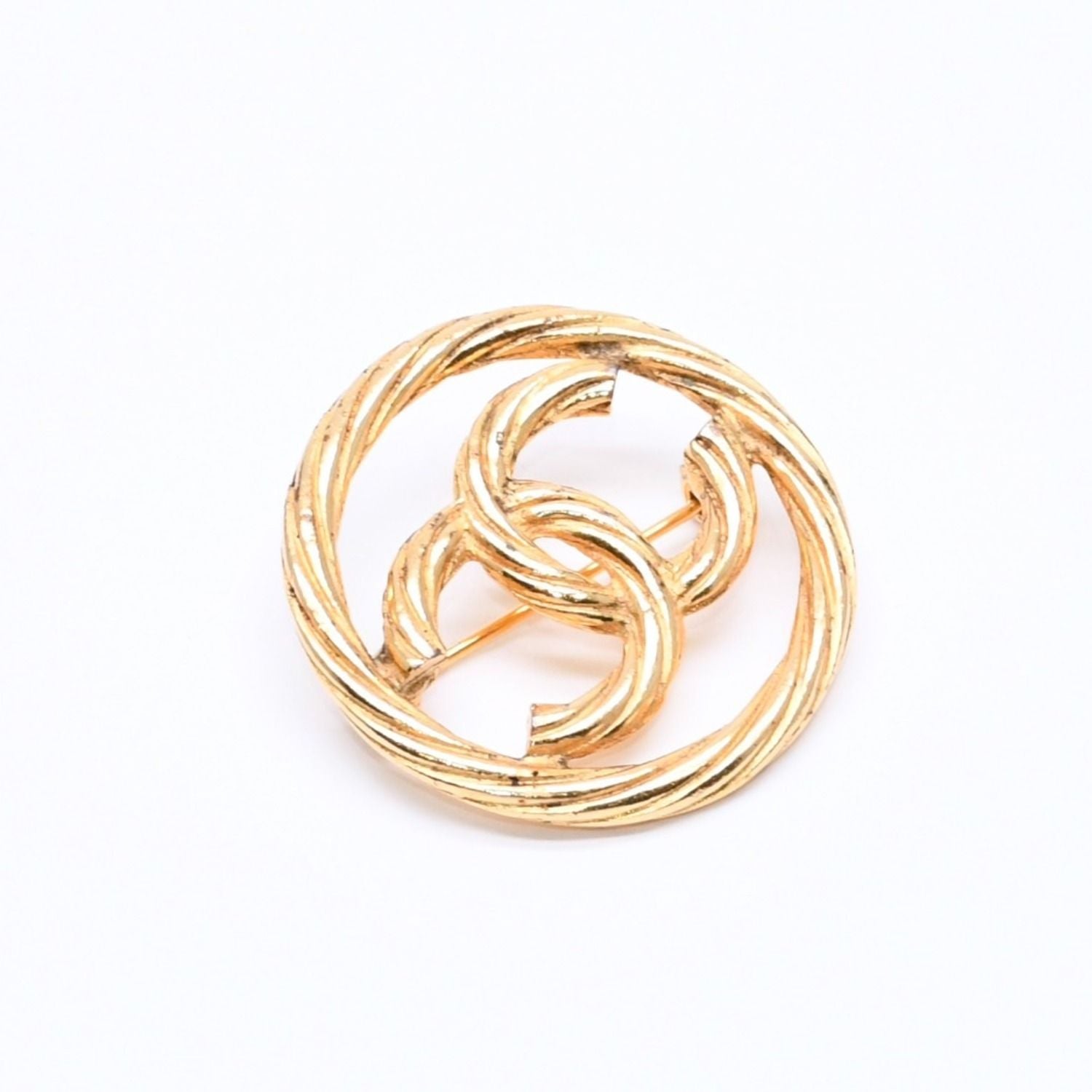 Chanel CC Logo Brooch Metal Round Gold — view 3