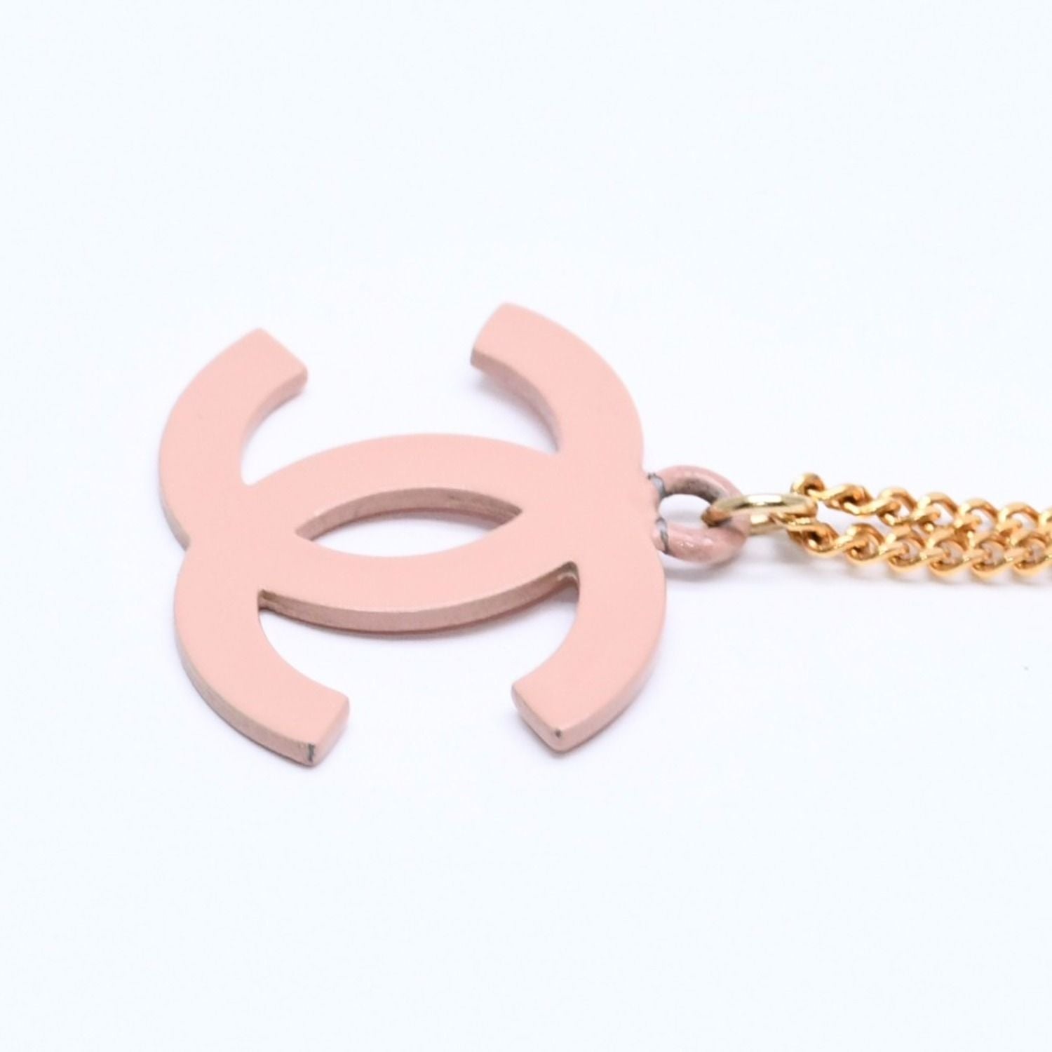Chanel Necklace CC Logo 03 Gold Pink — view 5