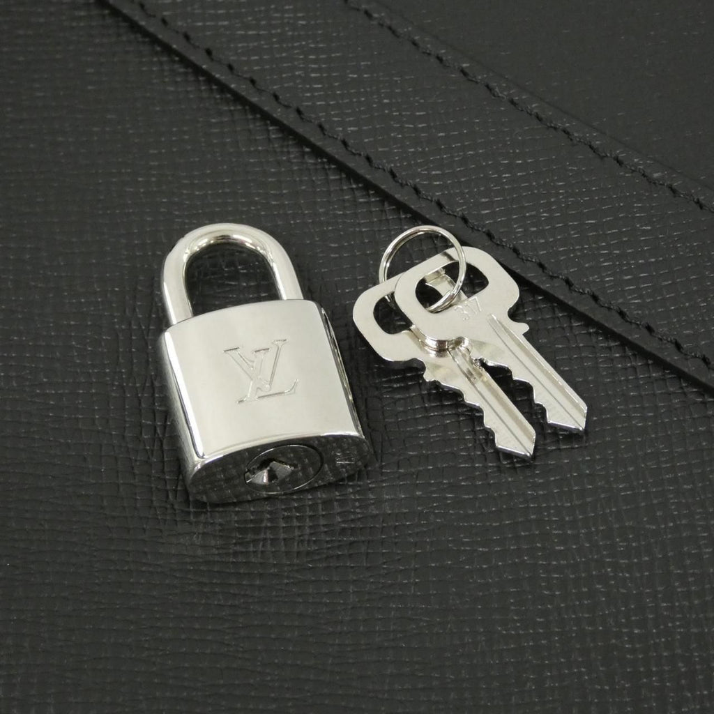 Louis Vuitton Taiga Porte Document Voyage