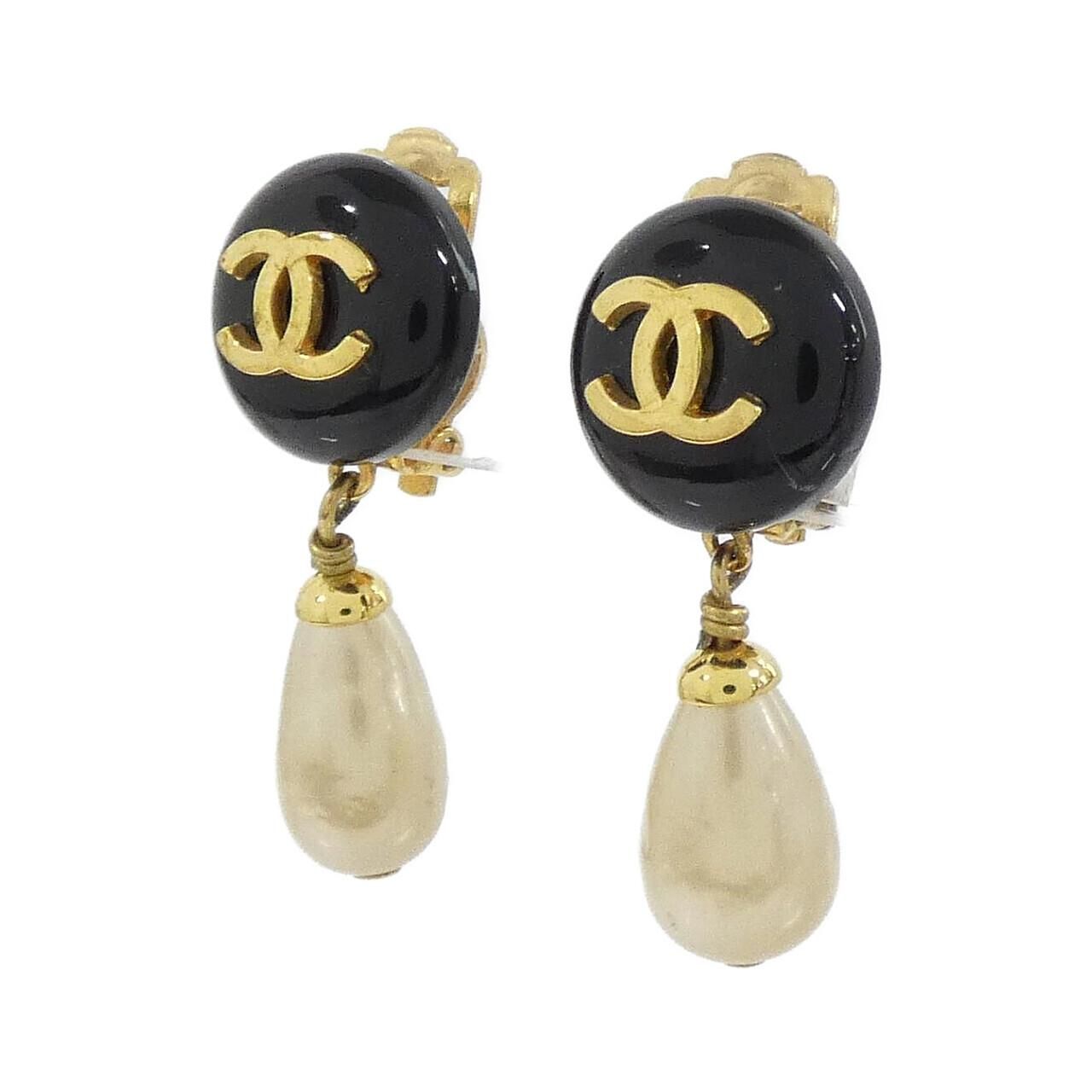 Chanel Vintage Earrings Gold