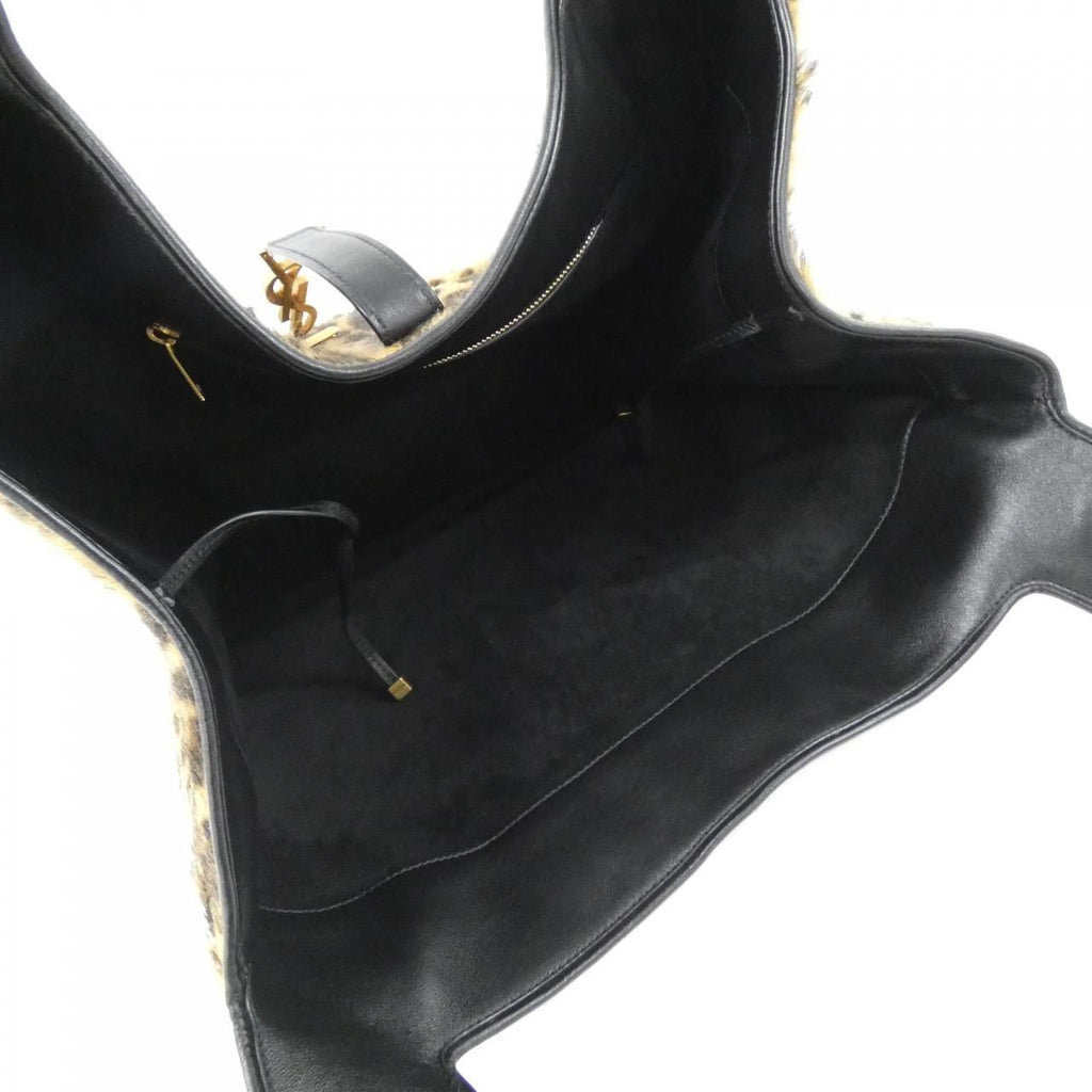 Saint Laurent le 5 a 7 Bea