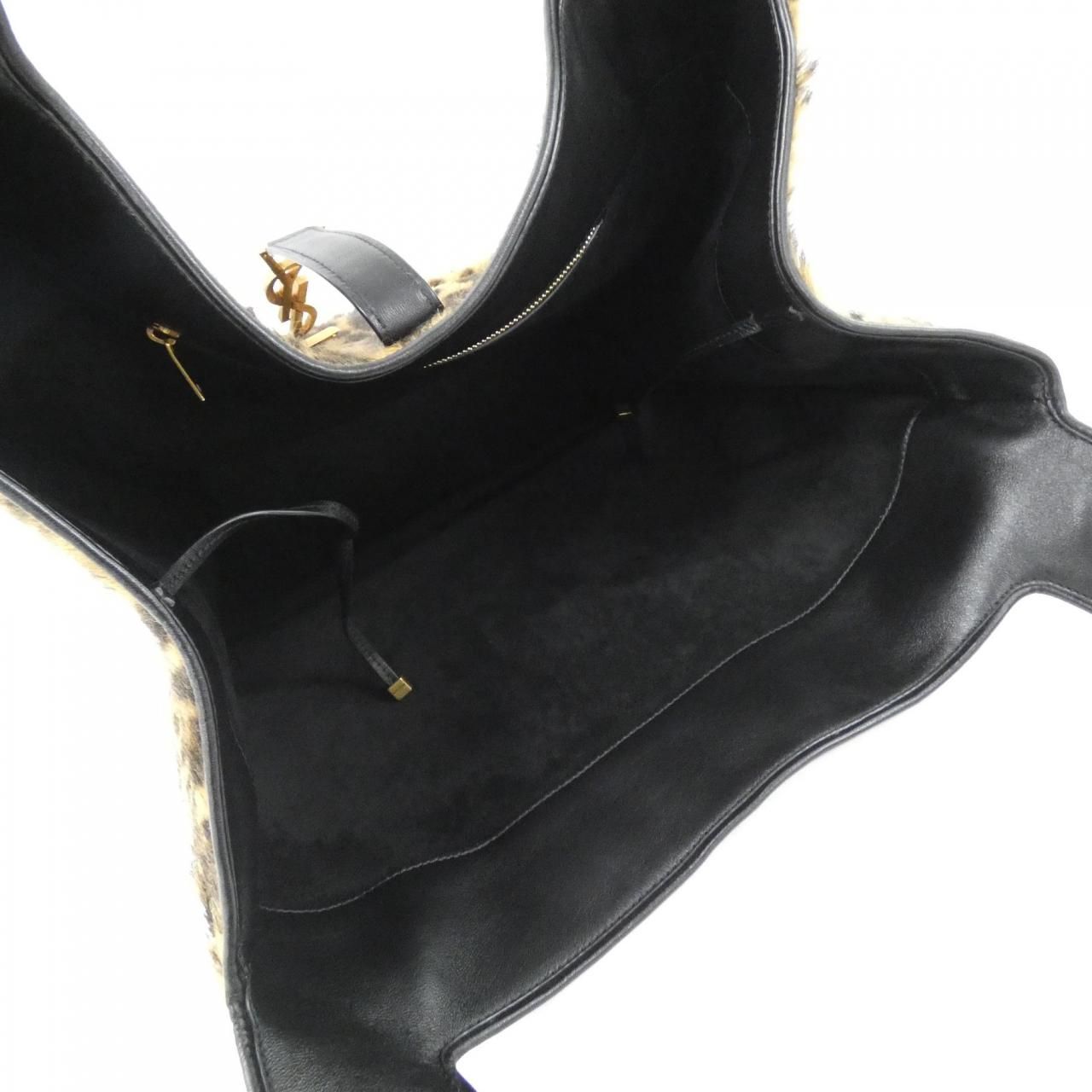 Saint Laurent le 5 a 7 Bea