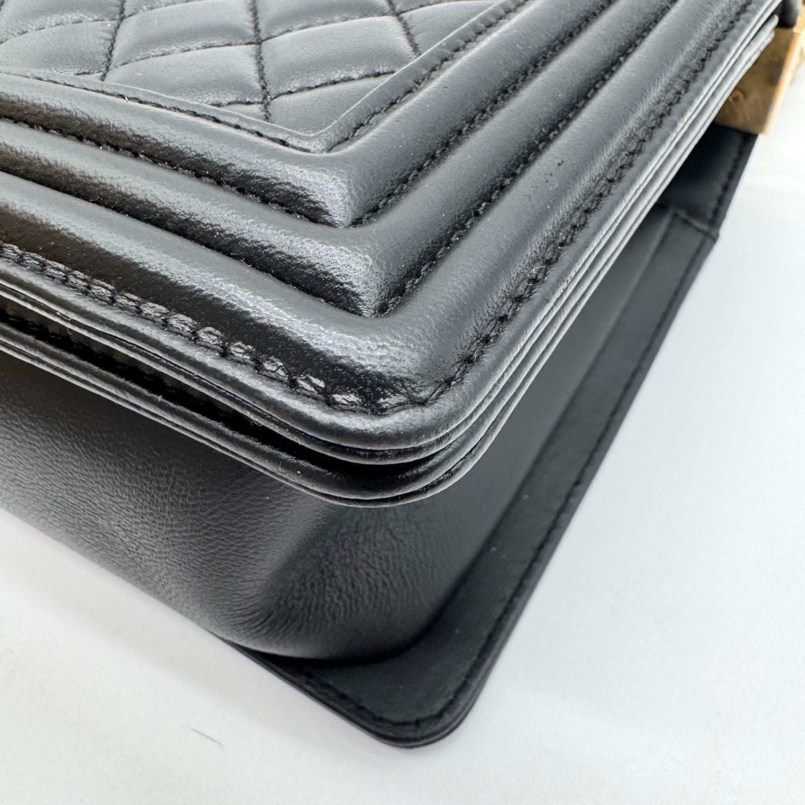 Chanel Shoulder Bag Boy CC Logo Gold Black Quilted Leather Chain — view 8