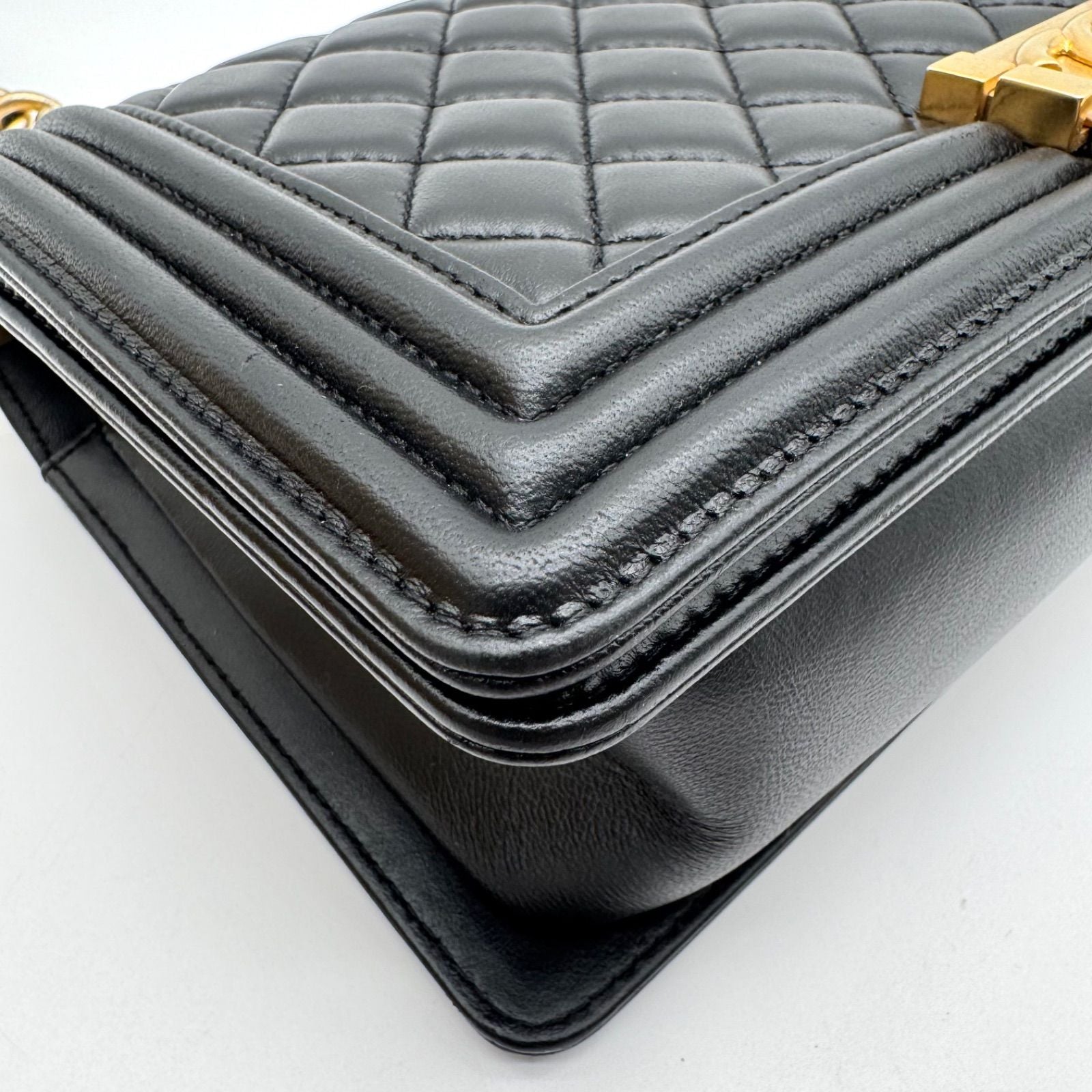 Chanel Shoulder Bag Boy CC Logo Gold Black Quilted Leather Chain — view 7