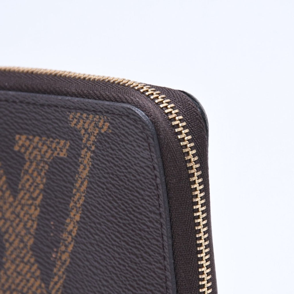 Louis Vuitton Zippy Coin Purse Monogram Giant Brown — view 5