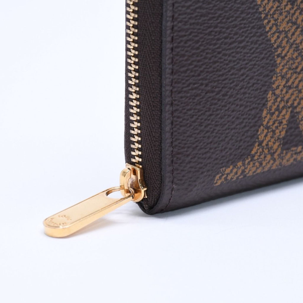 Louis Vuitton Zippy Coin Purse Monogram Giant Brown — view 8