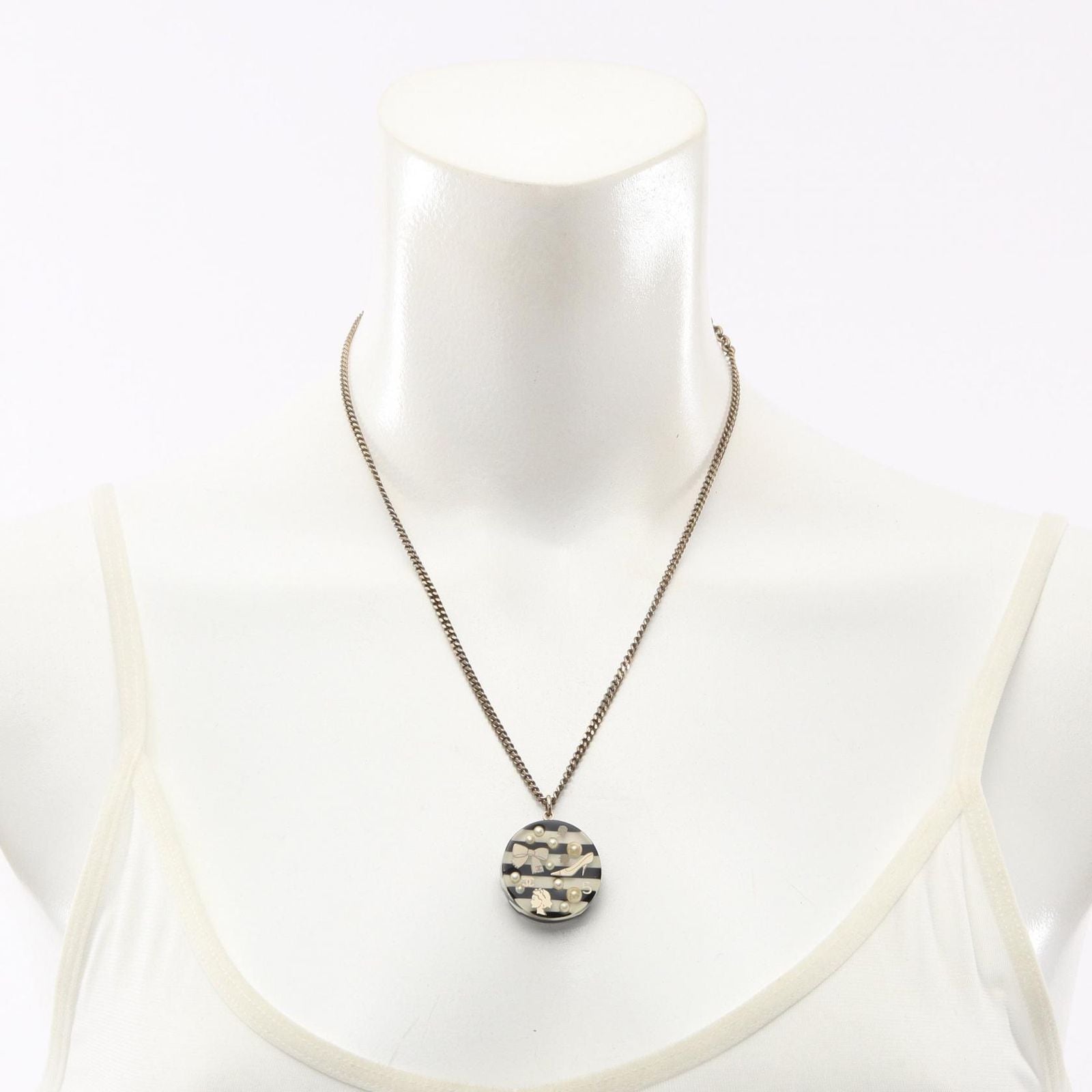 Chanel Necklace CC Logo Icon Border