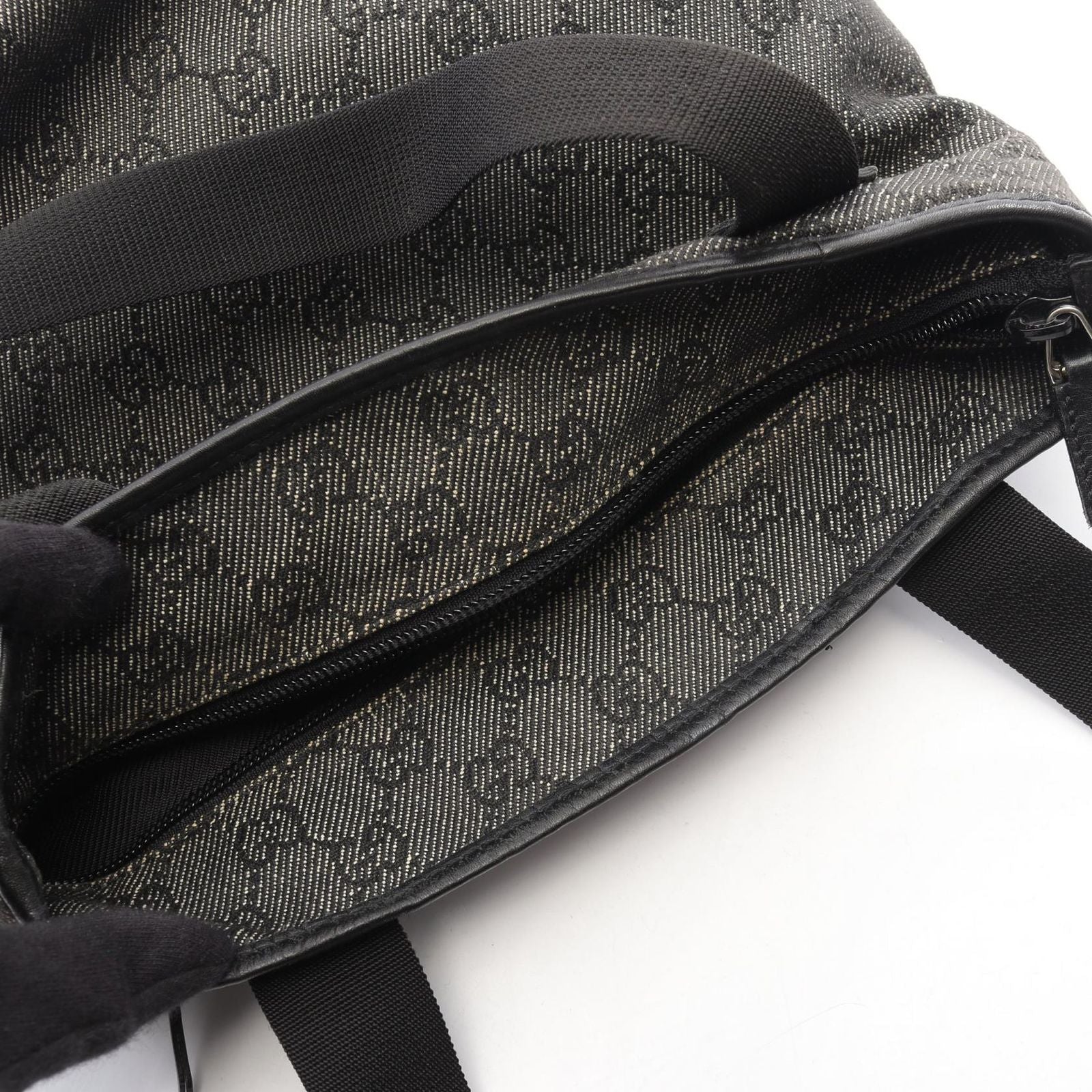 Gucci Shoulder Bag GG Canvas Gray Black
