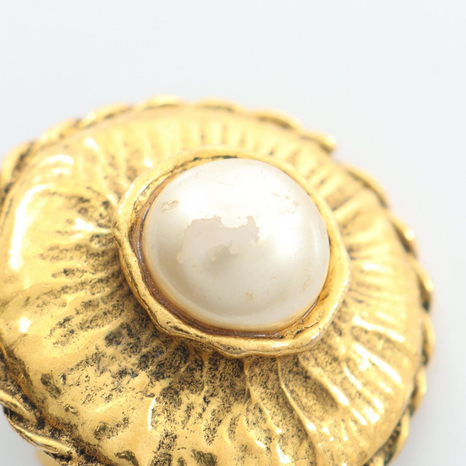Chanel Earrings Round Gold