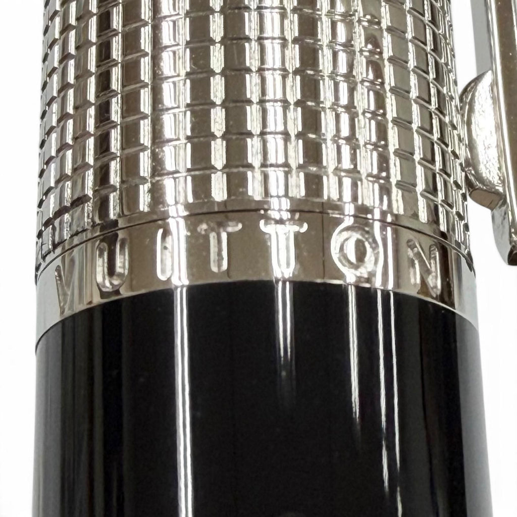 Louis Vuitton Doc Lacquer Plaid Pattern Cap Type Ballpoint Pen Silver Black