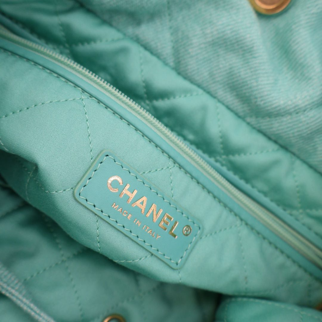 Chanel Handbag 22 Small