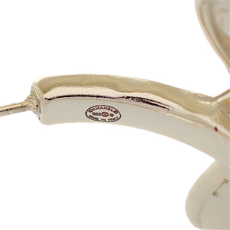 Chanel Ribbon Hoop CC Logo Earrings Metal Gold — view 7