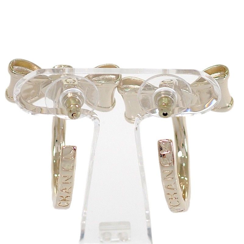 Chanel Ribbon Hoop CC Logo Earrings Metal Gold — view 4