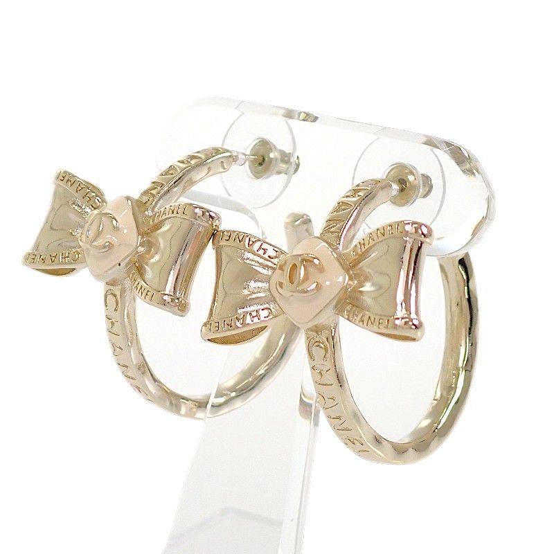 Chanel Ribbon Hoop CC Logo Earrings Metal Gold — view 3