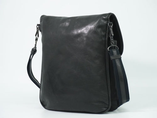 Bottega Veneta Intrecciato Shoulder Bag Pochette Leather Black