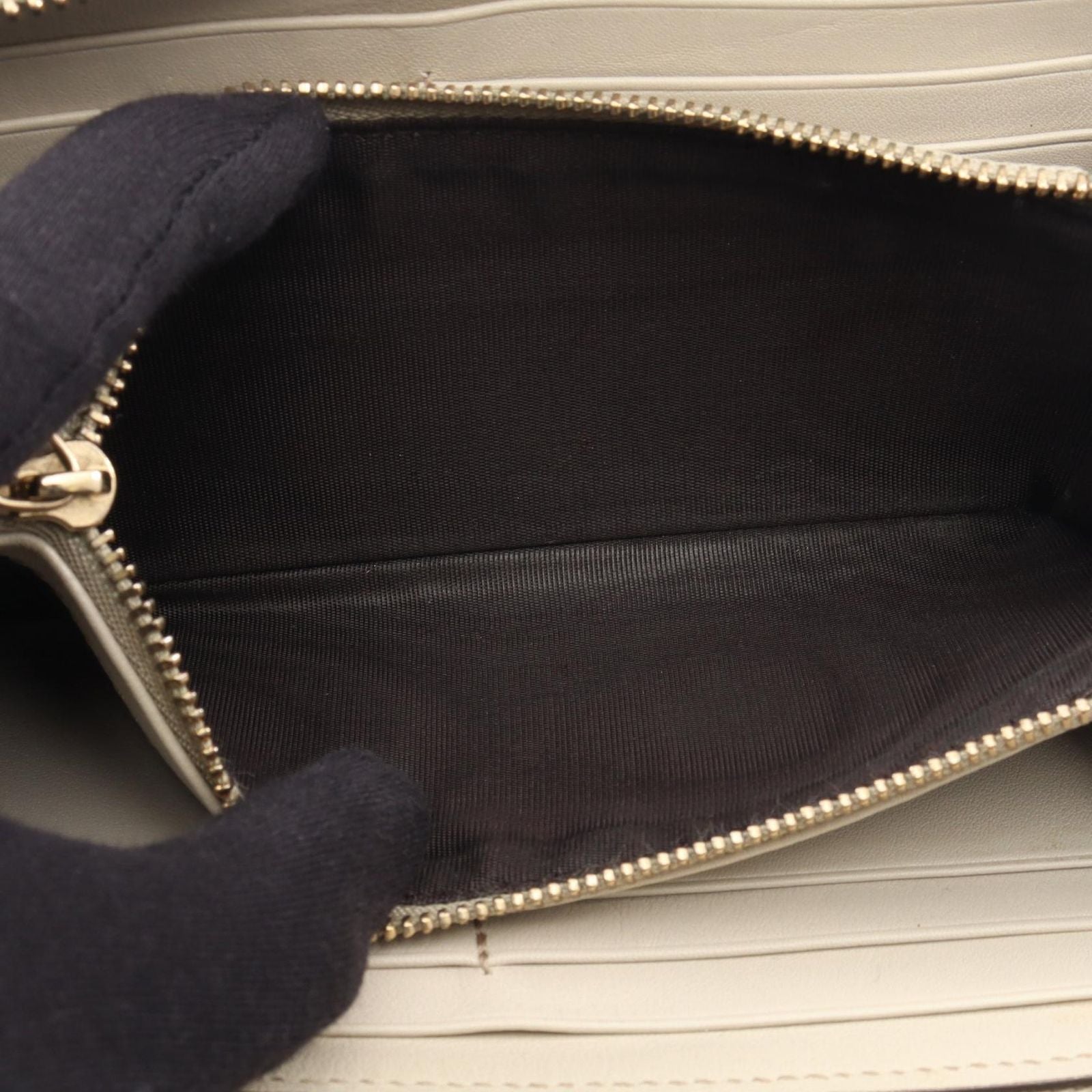 Gucci L Wallet Ivory