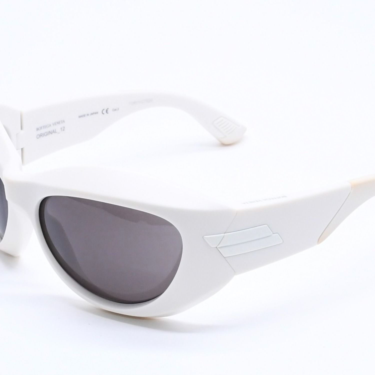 Bottega Veneta Shield Sunglasses Eyewear 63 Acetate White — view 3