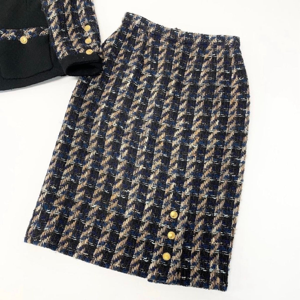 Chanel Vintage Tweed Skirt Jacket & Set CC Logo Gold Button — view 4