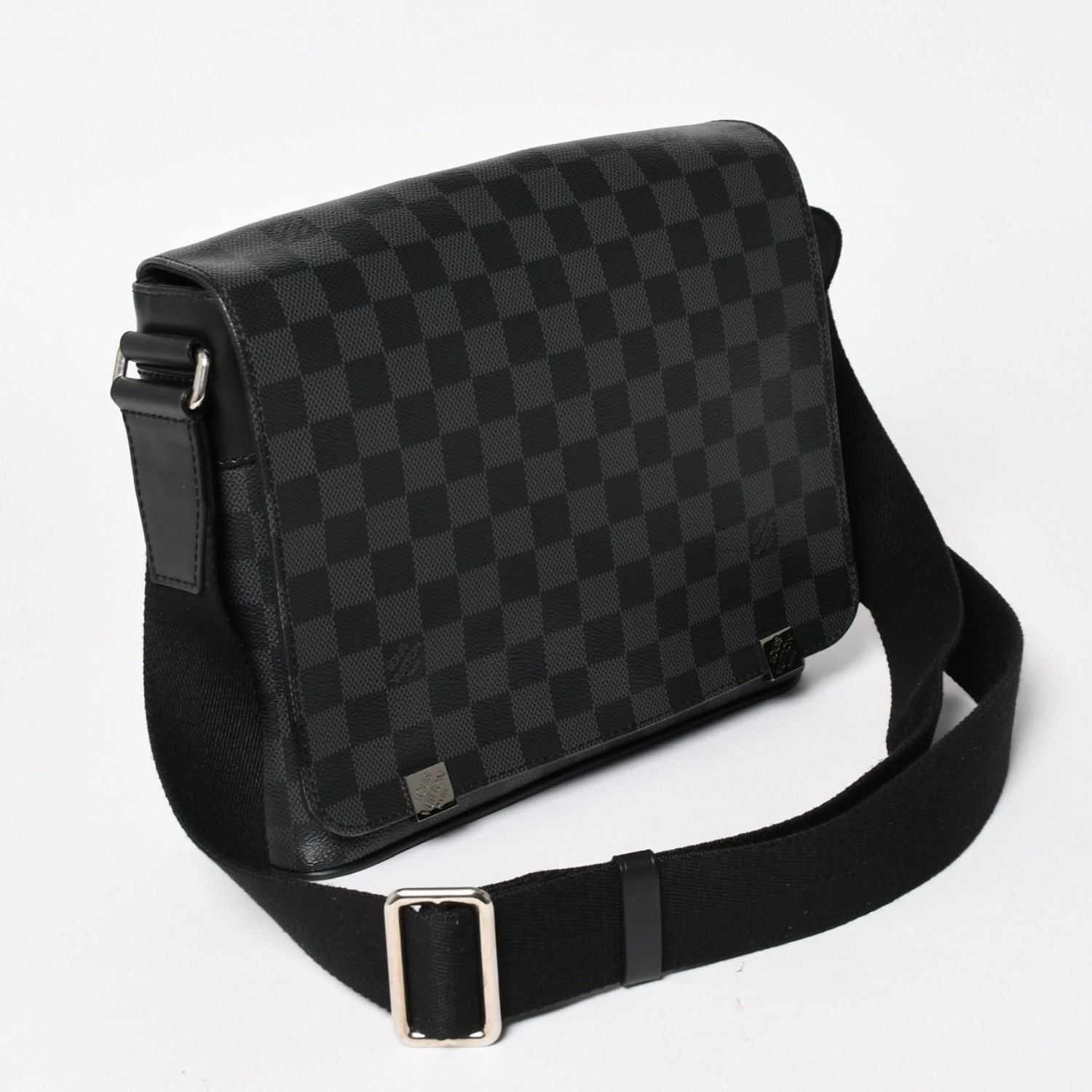 Louis Vuitton District PM Messenger Bag Damier Graphite Canvas Black Gray Silver — view 3