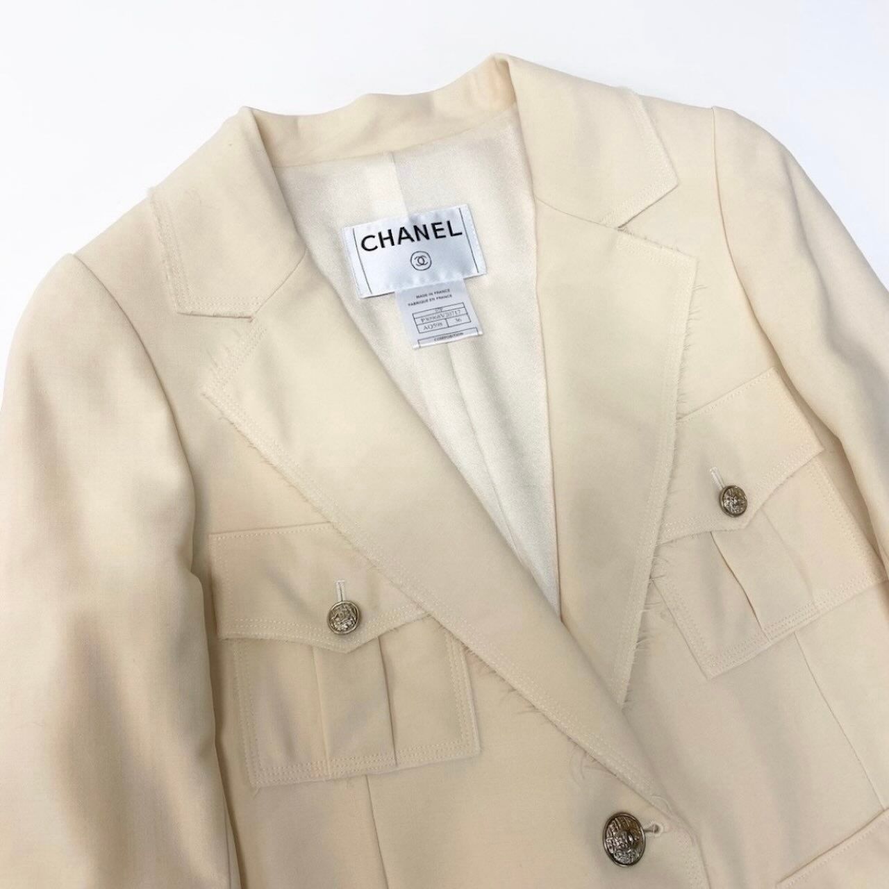 Chanel Vintage Safari Jacket 4 Pockets CC Logo Ivory — view 5