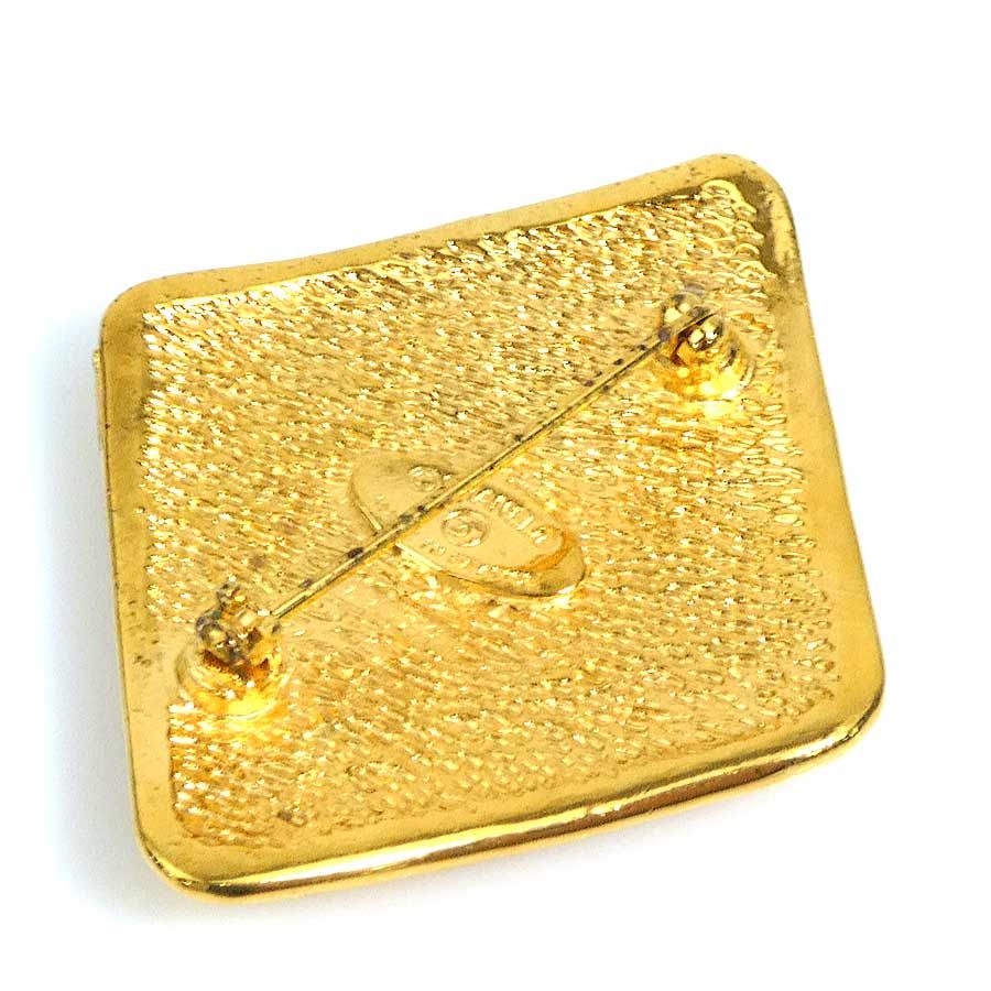 Chanel Brooch Gold