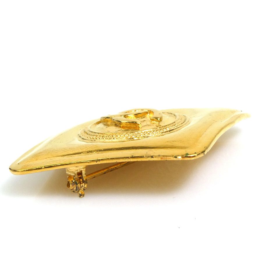 Chanel Brooch Gold