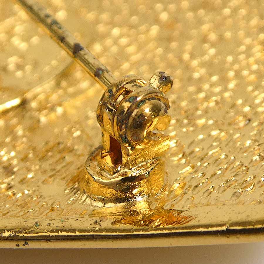 Chanel Brooch Gold
