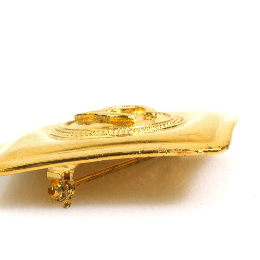 Chanel Brooch Gold