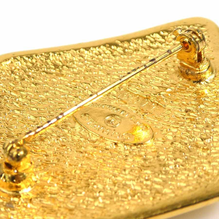 Chanel Brooch Gold