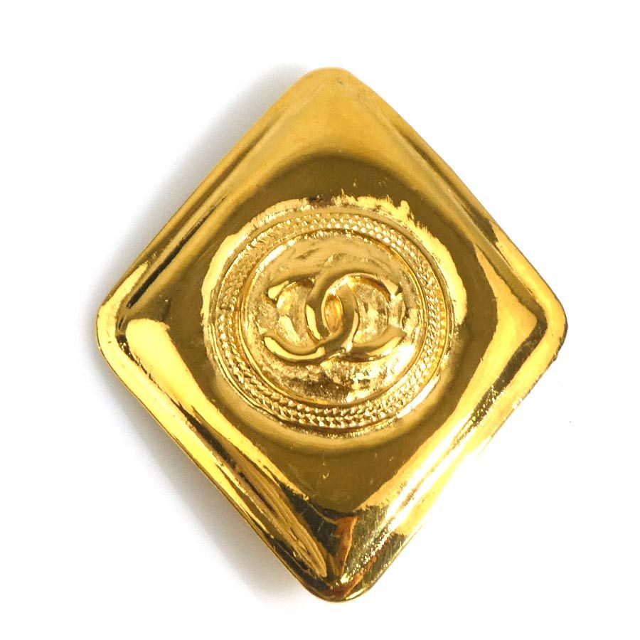 Chanel Brooch Gold