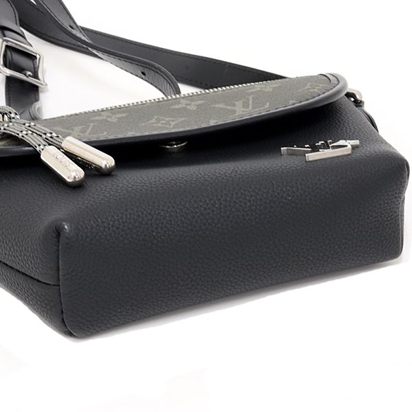Louis Vuitton Pulse Wearable Wallet Shoulder Bag Khaki Black