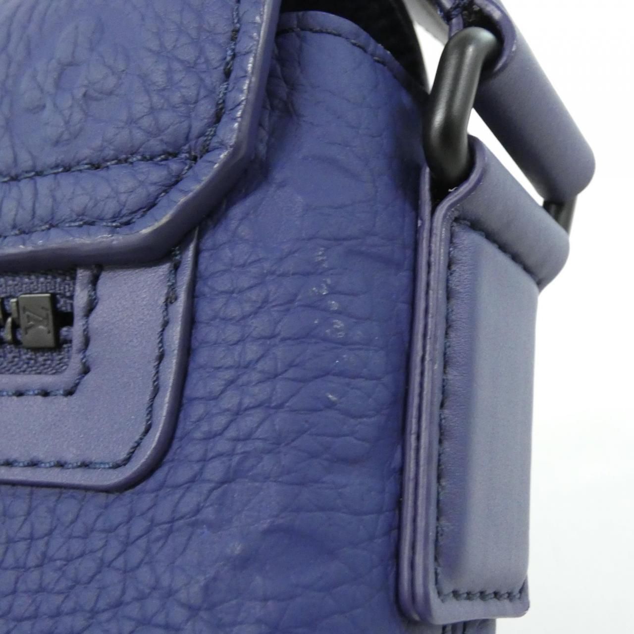 Louis Vuitton Taurillon Monogram S Cape Messenger Shoulder Bag
