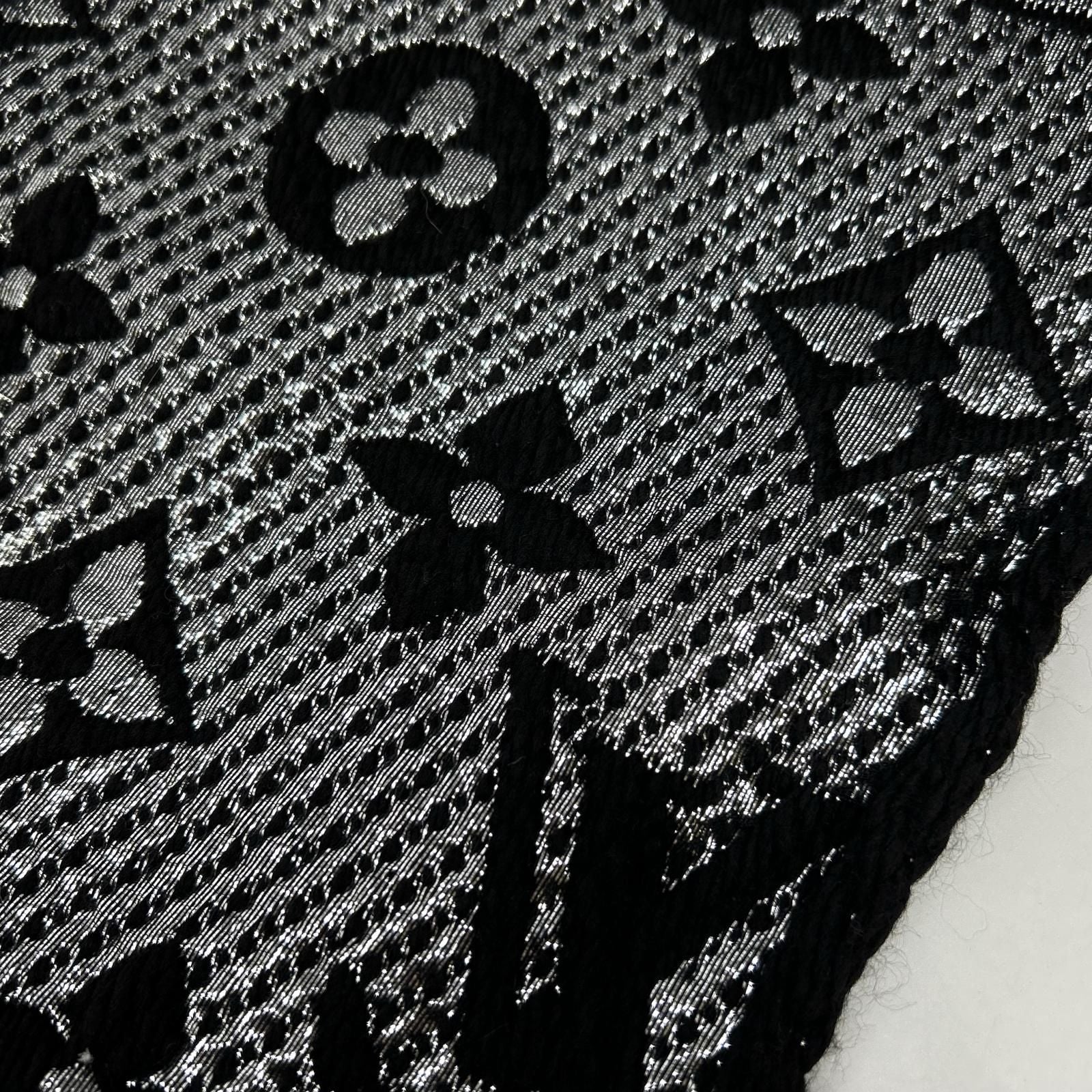 Louis Vuitton Echarpe Logo Mania Shine Scarf