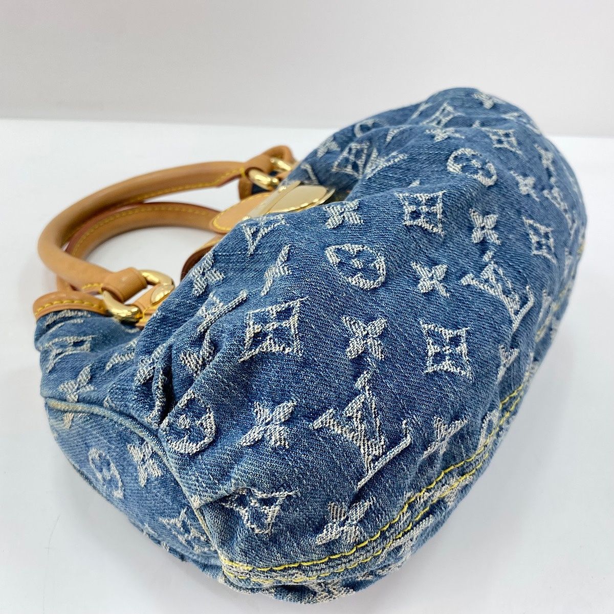 Louis Vuitton Handbag Pleaty