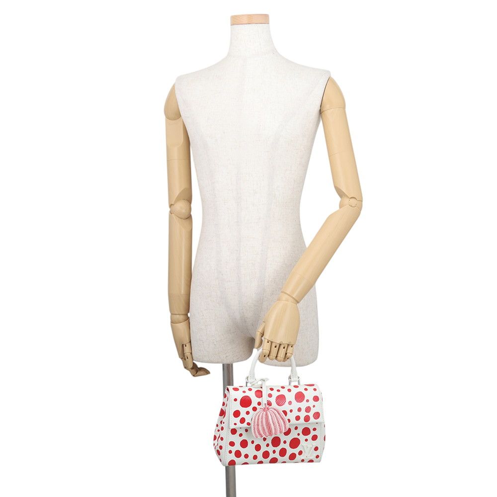 Louis Vuitton Epi LV Yk Cluny Mini Bag 2-Way Yayoi Kusama White — view 4